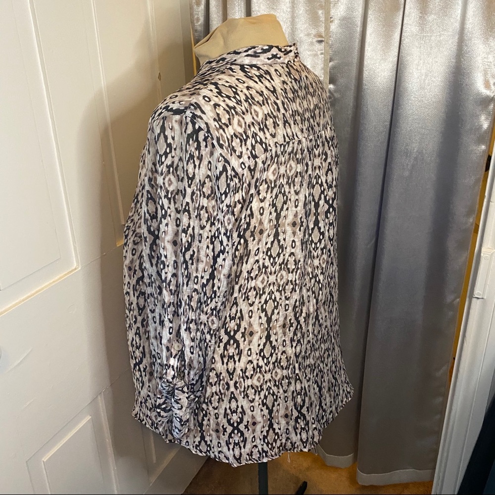 ✨ruby rd. patterned top✨ - Picture 2 of 3